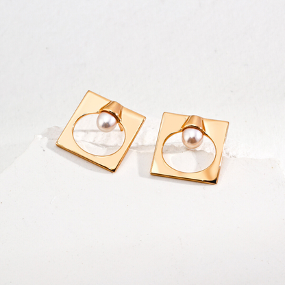 Radiance Lightbulb Pearl Earrings