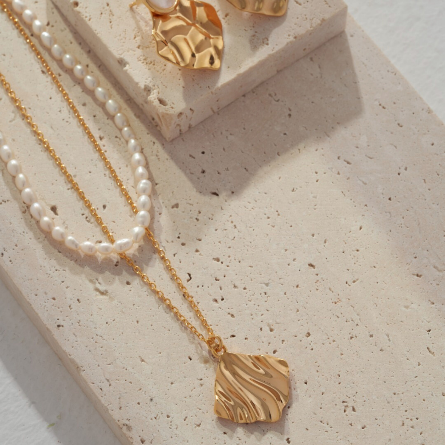 Dual Chain Ripple Pendant Pearl Necklace