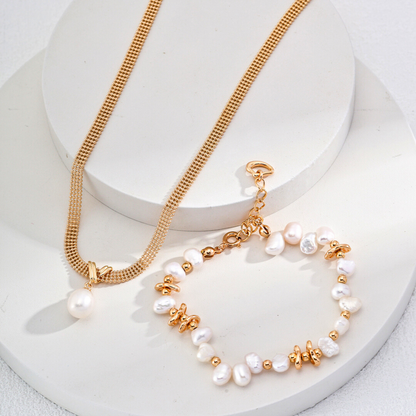 Pearl Pendant Chain of Simplicity